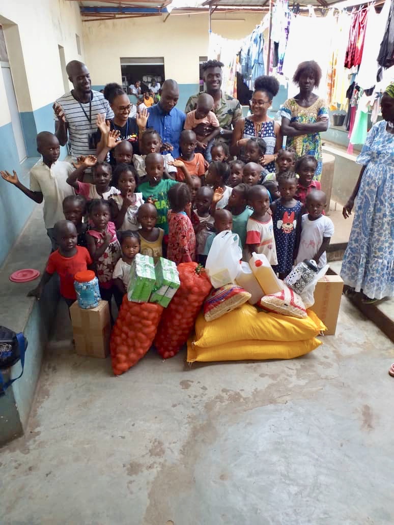 Footballer  Pelé Gomes  in collaboration with Nobalur for some donations in Guinea-Bissau